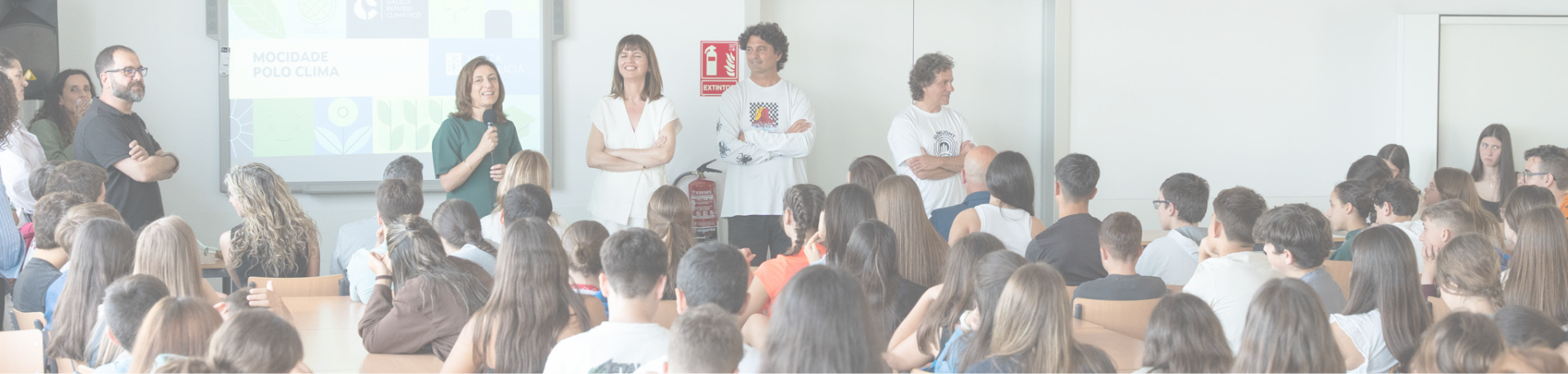grupo de xovenes